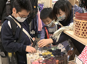 遠州綿紬の売り場を見よう