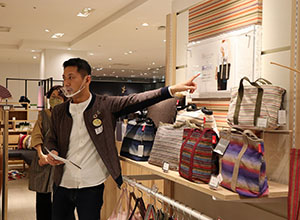 遠州綿紬の売り場を見よう