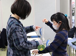 体験②糸をつむぐ